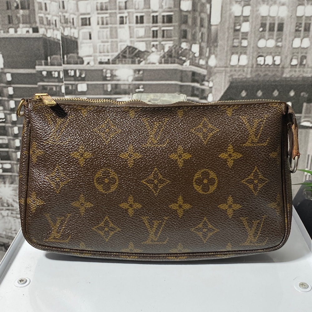 Authentic Louis Vuitton Pochette Monogram Accessories Bag - Picture 10 of 17